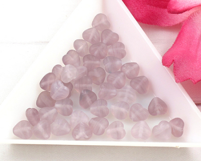 Glasperlen Herzen 6mm Amethyst light frosted  - 41 St�ck